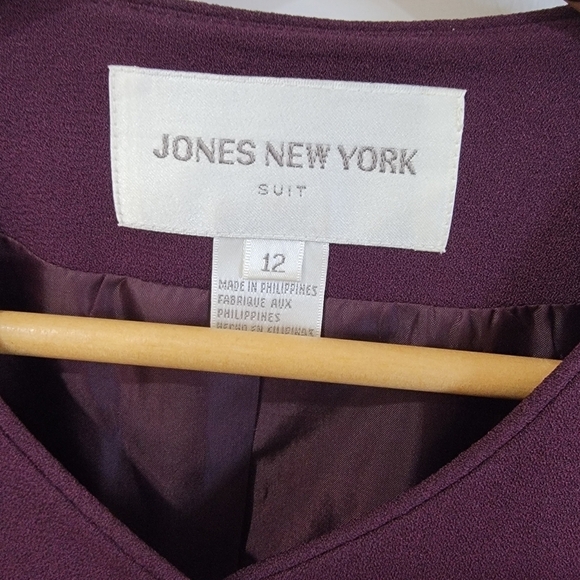 Jones New York Suit Jacket Plum Color Blazer Gold Buttons Size 12 - Picture 11 of 16